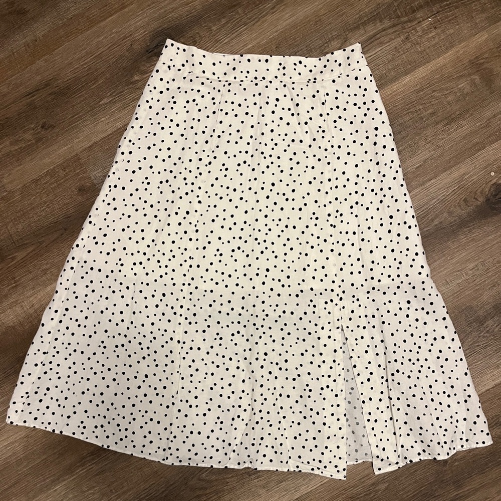 LOFT Polk a Dot Midi skirt w/ slit Sz 0
